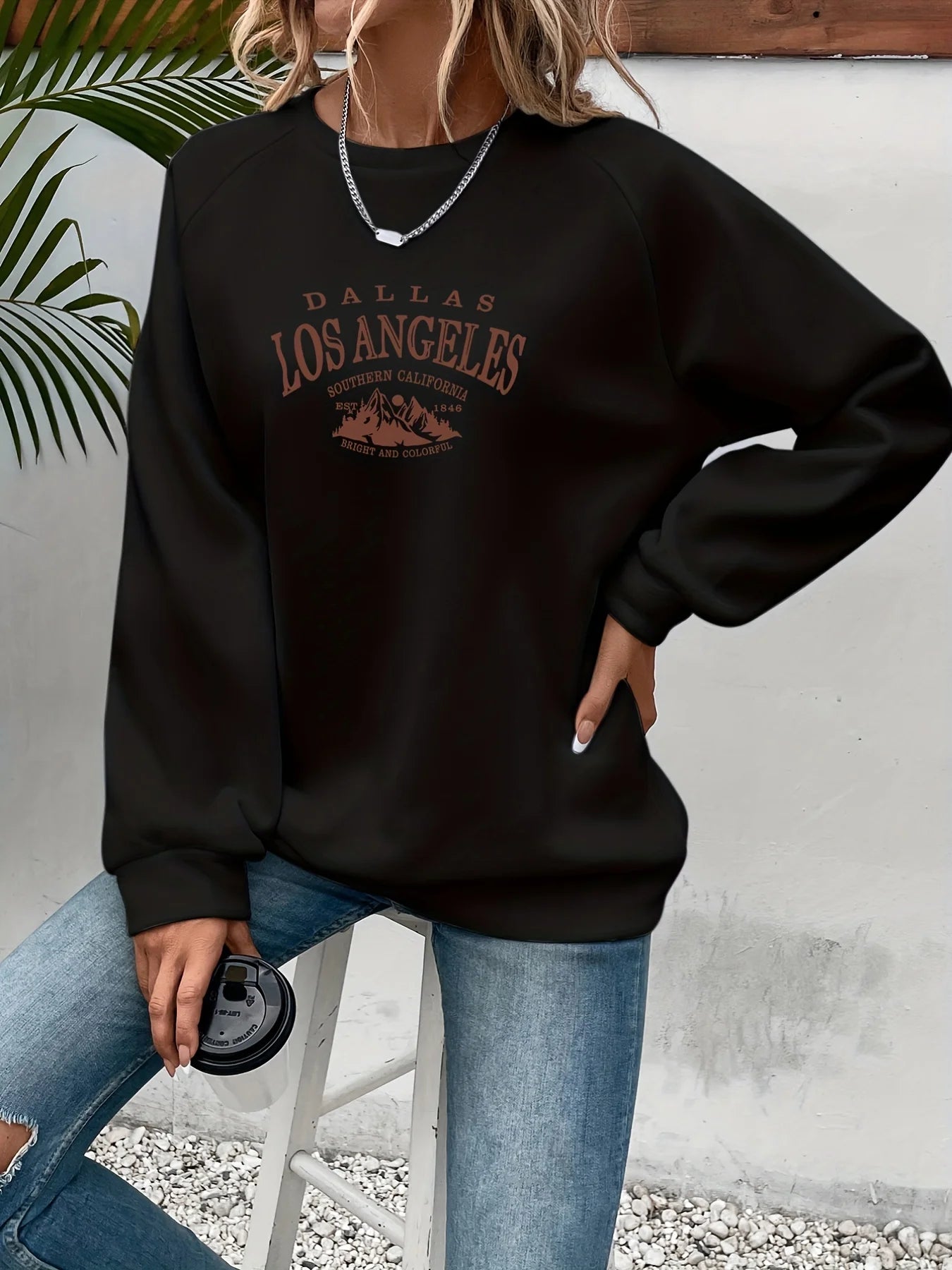 Women's autumn and winter casual wide pine mountain and letter pattern print warm and velvet long sleeved round neck sweatshirt